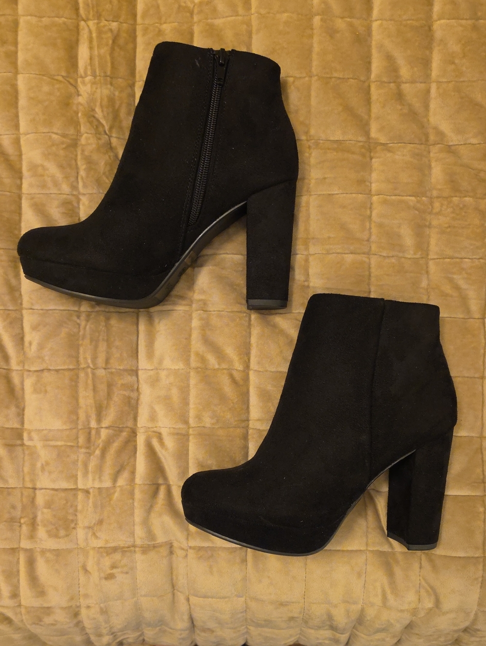 NEW Dream Pairs Women’s Black Suede High Heel Ankle Boots